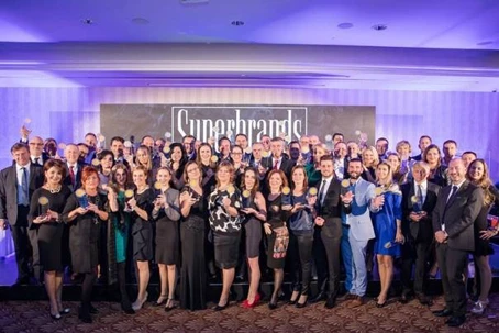 Spoločná fotografia ocenených značiek Superbrands 2017