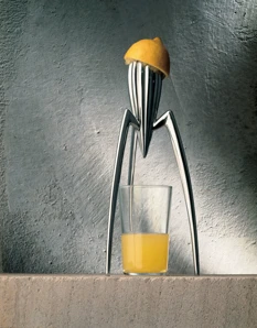 Alessi Odšťavovač na citrusy "Juicy Salif"
