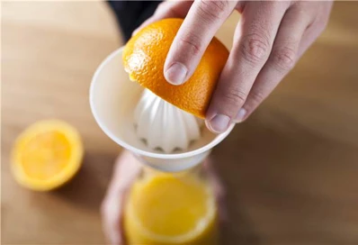 Tomorrow´s Kitchen Karafa s odšťavovačom na citrusy