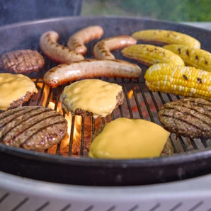 Weber Gril na drevené uhlie Performer, 57 cm