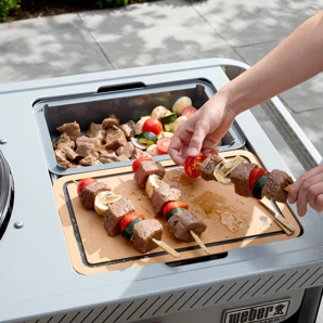 Weber Gril na drevené uhlie Performer Premium, 57 cm