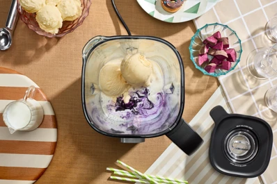 KitchenAid stolný mixér Pure Power so sklenenou nádobou 5KSB2071EPL porcelánová biela