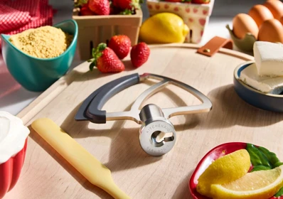 KitchenAid nerezový plochý šľahač so stierkou Artisan+ 5KSMTHSFSS