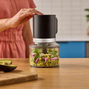 KitchenAid bezdrôtový sekáčik s batériou 5KTCR351BM matná čierna