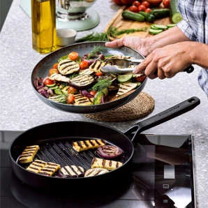 Grilovacia panvica 28 cm KitchenAid Classic z kovaného hliníka (CC005681-001)