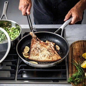 Sada panvíc 20 + 28 cm KitchenAid Multiply z nehrdzavejúcej ocele (CC006065-001)