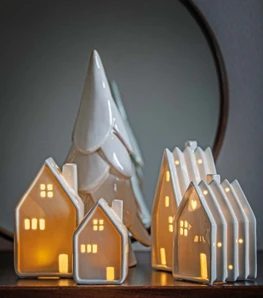 Domček s led osvetlením "Ilborgo" - veľkosť M 10 cm