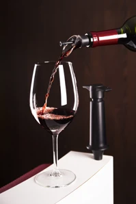 Vacu Vin Vákuová pumpa na víno so zátkou slúžiacou ako nálievka